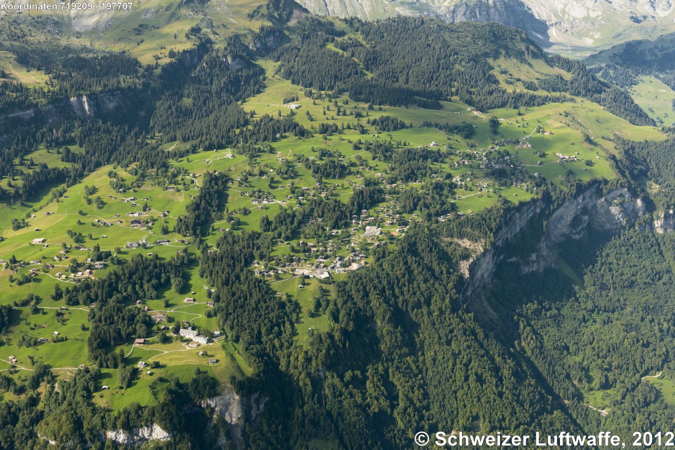 Braunwald; im Bildzentrum: 'Märchenhotel' Braunwald